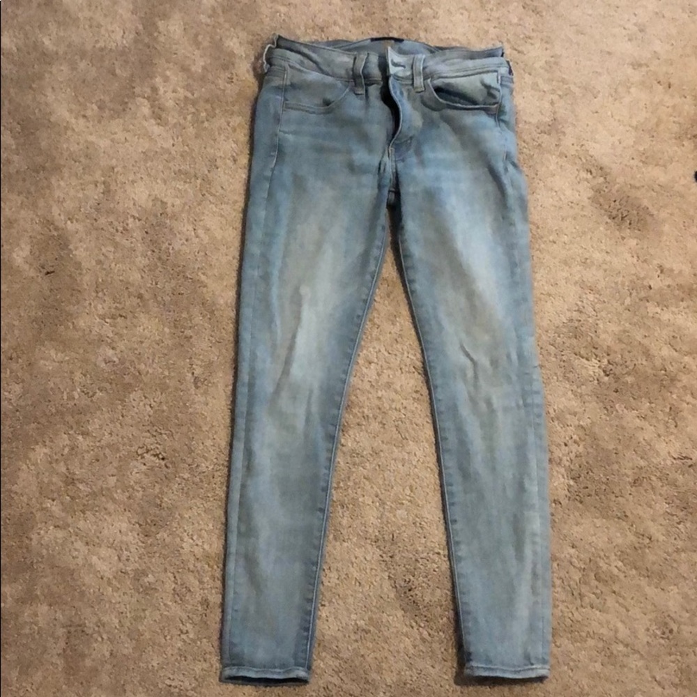 Light wash skinny jeans
